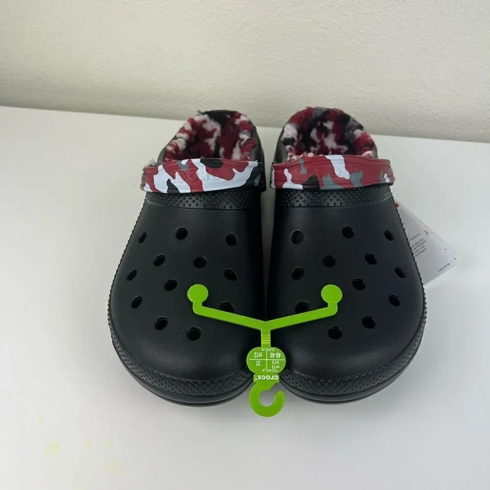 CROCS adult CLASSIC FUZZ-LINED CAMO - BLACK/RED